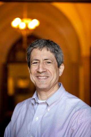 Head and shoulder shot of Alan Snyder in light colored shirt